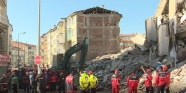 Depremde Mustafa Paşa Mahallesi&#039;nde yıkılan binada arama kurtarma çalışması sona erdi
