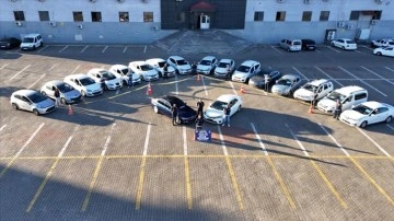 Depremde zarar gören otomobillere 'change' işlemi yaptıkları iddiasıyla 21 kişiye gözaltı