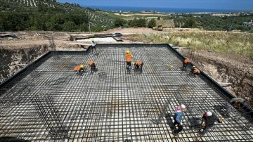 Depremden etkilenen Hatay Arsuz'da kalıcı köy evlerinin inşası sürüyor