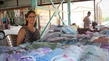 Depremden etkilenen Hatay'da kadınlar yeniden pazardaki tezgahlarının başına geçti