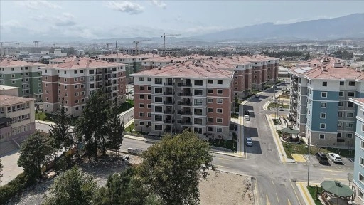 Depremlerde yıkımın simgesi olan "600 Evler Sitesi'nde yaşam yeniden başladı