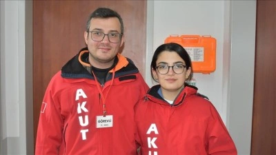 Depremzede avukat eşiyle AKUT'ta g&ouml;rev yapıyor