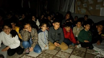 Depremzede çocuklar için Adıyaman'da 'sinema çadırı' kuruldu