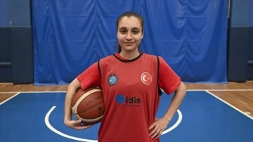 Depremzede işitme engelli kadın basketbolcunun milli takıma çağrılma heyecanı