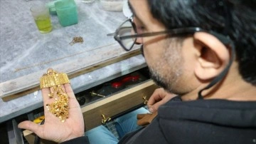 Depremzede Kahramanmaraşlı ustalar, altın takı üretimine Diyarbakır'da yeniden başladı