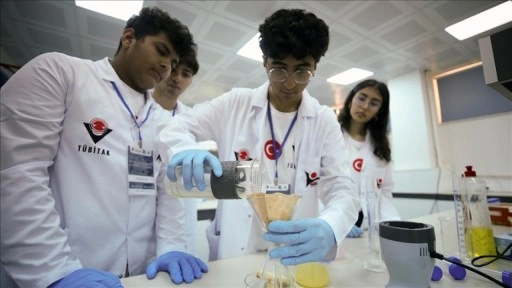 Depremzede öğrenciler, TÜBİTAK projesiyle Balıkesir'de nanoteknoloji ile tanıştı