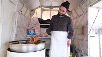 Depremzede tatlıcı, işine Konya'da devam ediyor