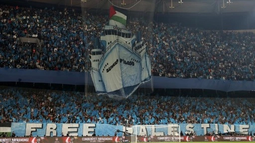 Derbi maçta tribünlerden Filistin'e destek