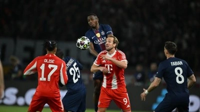 "Devler Ligi"nde tarihe ge&ccedil;en ma&ccedil;ı PSG kazandı