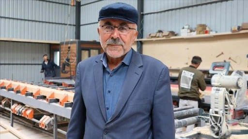 Devlet desteğiyle köyüne yatırım yapan iş insanı bungalov ev üretiyor