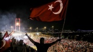 'Devletine ve demokrasiye sahip çıkan Türk halkını selamlıyorum'