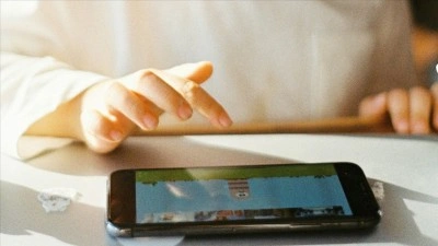 Dijital ekran bağımlılığı &ccedil;ocuklarda kabızlığın en &ouml;nemli nedenlerinden