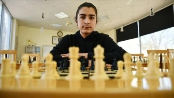 Dikkat eksikliğini yenmek için başladığı satrançta 47 madalya kazandı