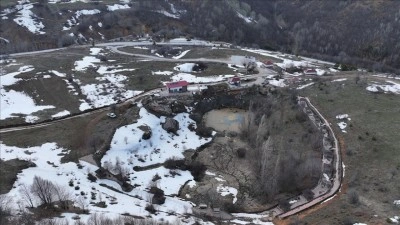Dipsiz G&ouml;l Şelalesi, altyapı ve &ccedil;evre d&uuml;zenlemeleriyle nitelikli bir turizm alanına d&ouml;n&uuml;şt&uuml;r&uuml;l&uuml;yor