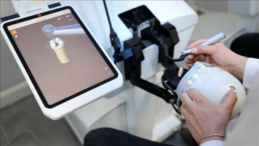 Diş hekimi adayları sim&uuml;lasyon merkezinde ger&ccedil;ek klinik deneyimi yaşıyor