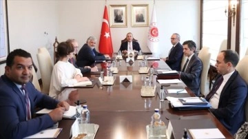 Dışişleri Bakanı Çavuşoğlu, BM Karadeniz Tahıl Girişimi Koordinatörü Abdulla ile görüştü