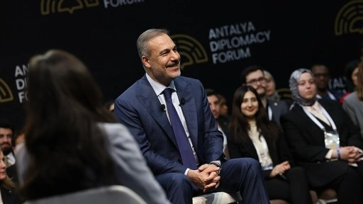 Dışişleri Bakanı Fidan, 'ADF Youth' etkinliğinde üniversite öğrencileriyle buluştu