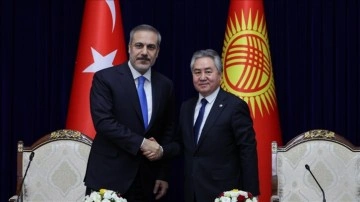 Dışişleri Bakanı Fidan, Kırgızistanlı mevkidaşı Kulubayev ile Bişkek'te görüştü