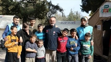 Diyanet personeli Kahramanmaraş'taki depremzedeleri yalnız bırakmıyor