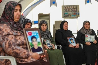 Diyarbakır anneleri, Anneler G&uuml;n&uuml;'nde evlatlarından gelecek m&uuml;jdeli haberi bekliyor