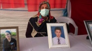 Diyarbakır annelerinden Övünç: Oğlumun ceketini koklaya koklaya yatıyorum