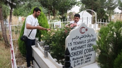 Diyarbakır'da &Ccedil;oban ailesi 15 Temmuz şehidini &ouml;zlemle yad ediyor