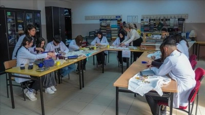 Diyarbakır'da eskiyen &ccedil;eyizlik &uuml;r&uuml;nler "sıfır atık" temasıyla &ccedil;antaya d&ouml;n&uuml;şt&uuml;r&uuml;l&uuml;yor