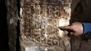 Diyarbakır'da kaya mezarında Süryanice kitabe bulundu