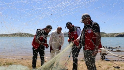 Diyarbakır'da Kralkızı Baraj Gölü hayalet ağlardan temizlendi