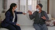 Diyarbakır'da Kürtçe öğrenen Kaymakam vatandaşları aşı olmaya ikna ediyor
