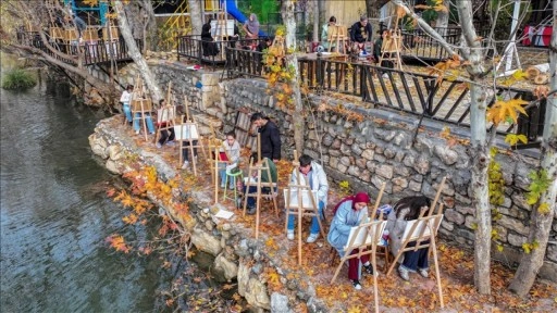 Diyarbakır'da öğrenciler tarihi mekanları ve doğal güzellikleri yerinde resmediyor