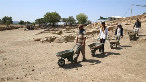 Diyarbakır'daki arkeolojik kazılar 124 mezarın tespit edildiği kilisenin tarihini değiştiriyor
