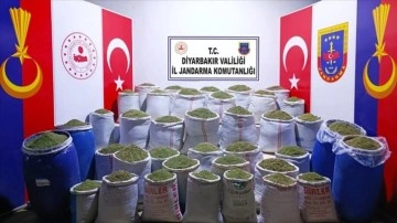 Diyarbakır’da 1 ton 319 kilogram esrar ele geçirildi