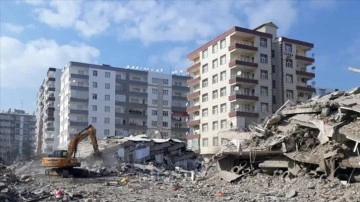 Diyarbakır'da ağır hasarlı 3 binanın yıkımı tamamlandı