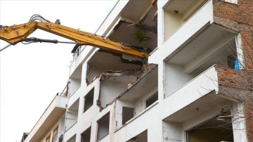 Diyarbakır'da depremde ağır hasar gören binalardan 4 bin 362'sinin yıkımı tamamlandı