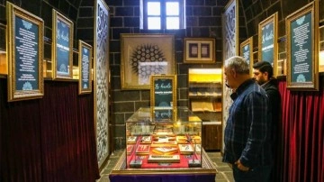 Diyarbakır'da Osmanlı ve Mevlevi motifleriyle bezenmiş tespihler sergileniyor