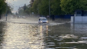 Diyarbakır'da sağanak ve dolu etkili oldu