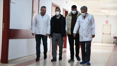 Diyarbakırlı &ccedil;ift&ccedil;i oğlundan yapılan nakil ile diyalize girmekten kurtuldu