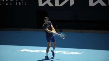Djokovic, Avustralya vizesinin iptali sonrasında ilk kez basın önünde çalıştı