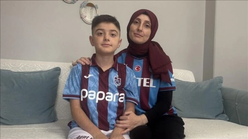 DMD hastası Yavuz Berkay, futbol oynama hayali kurduğu Onuachu ile sahaya çıktı