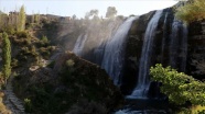 Doğa harikası &#039;Tortum Şelalesi&#039; ziyaretçilerini cezbediyor