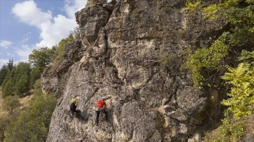 Doğaseverler zirvelere güvenli tırmanış için zorlu dağcılık eğitimlerinden geçiyor