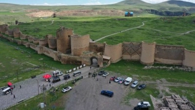 Doğu-Batı Dostluk ve İpek Yolu Rallisi ekibi Kars'a ulaştı