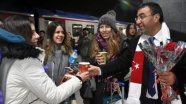 'Doğu Ekspresi' yolcularına sıcak çorba ve helva ikram edildi