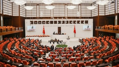 Doğum izni ve sosyal medya kullanımına y&ouml;nelik d&uuml;zenlemeleri i&ccedil;eren kanun teklifİ yasalaştı