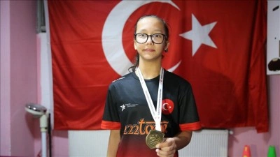 Doğuştan işitme engelli Berilsu'nun hedefi milli forma