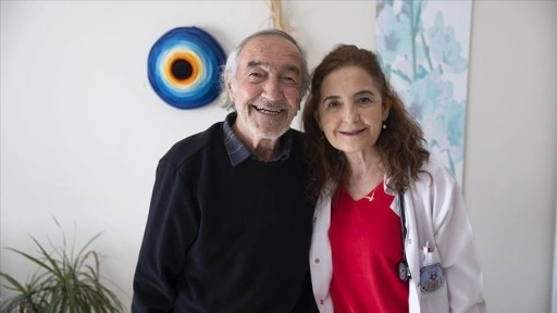 Doktor kızının erken teşhisiyle kanseri yenen baba 16 yıldır rahat nefes alıyor
