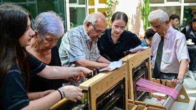Dokuma tezgahında kuşaklar arası bağ kuruldu