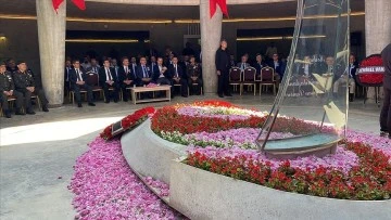 Dokuzuncu Cumhurbaşkanı Süleyman Demirel mezarı başında anıldı