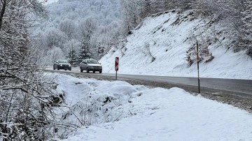 Domaniç Dağı'nda kar etkili oluyor